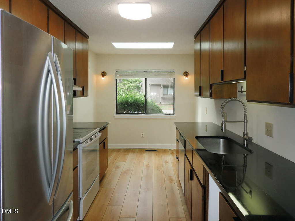 424 Fairoaks Circle - Photo 9