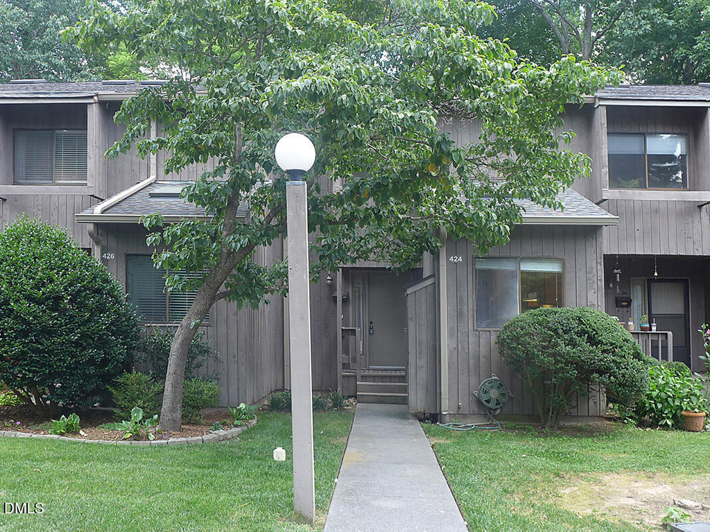 424 Fairoaks Circle - Photo 0