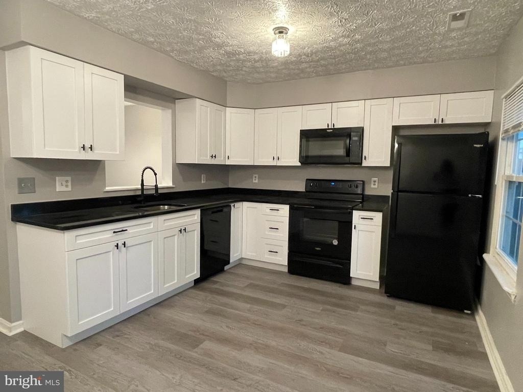 18674 Winding Creek Place - Photo 3