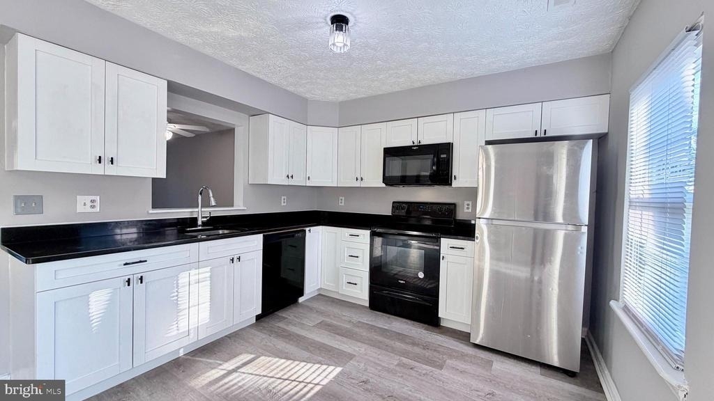 18674 Winding Creek Place - Photo 17