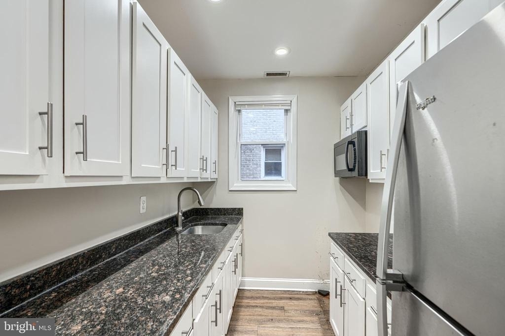 8611 Flower Avenue - Photo 9
