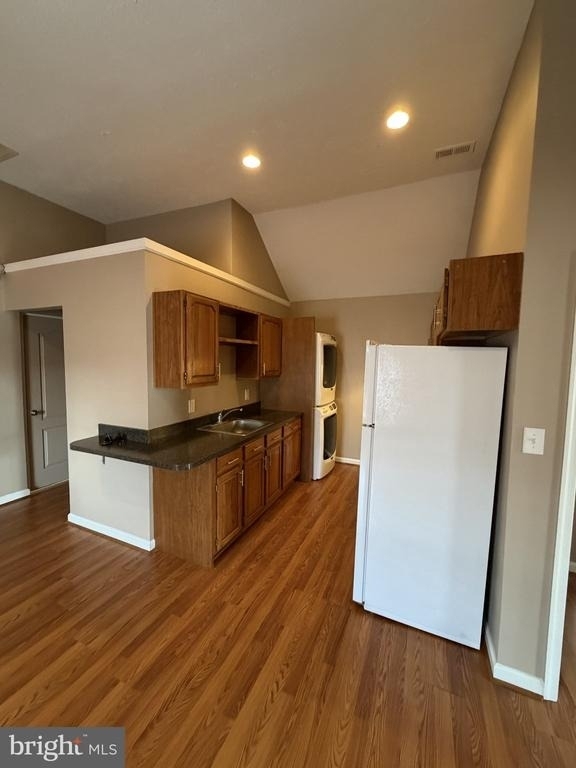 600 Charles Street - Photo 2