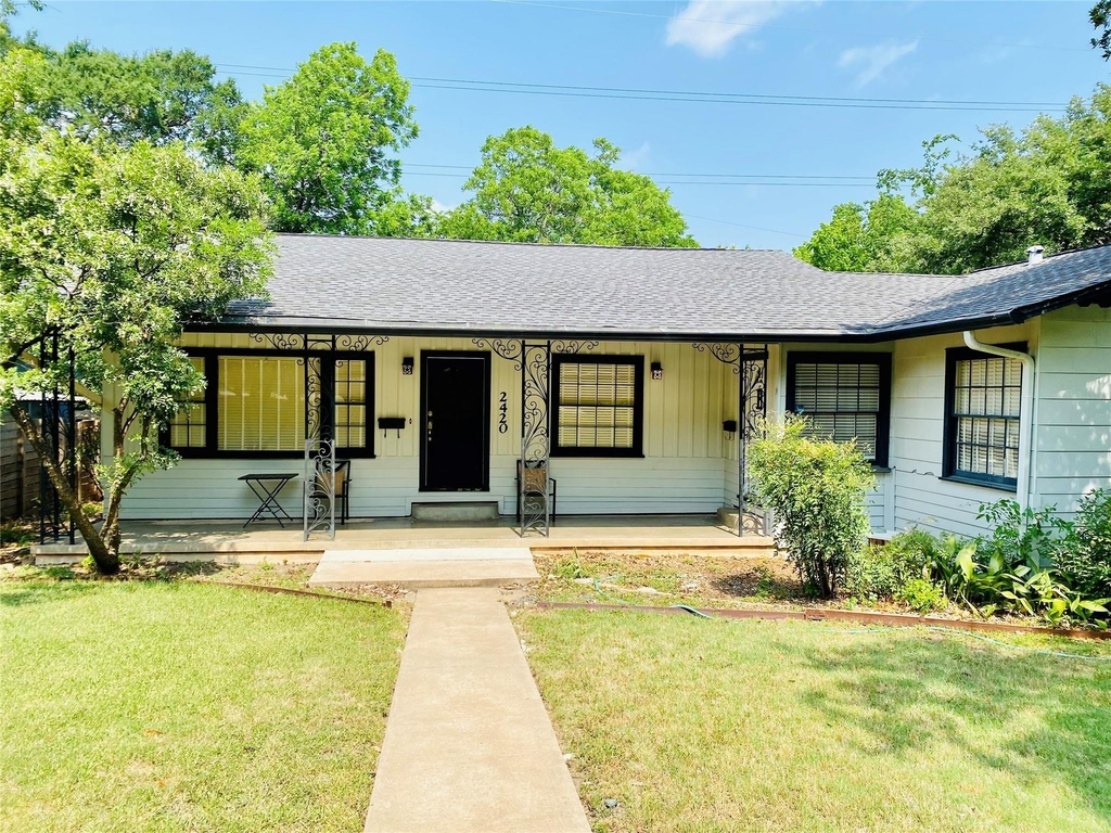 2420 Hartford Rd - Photo 0