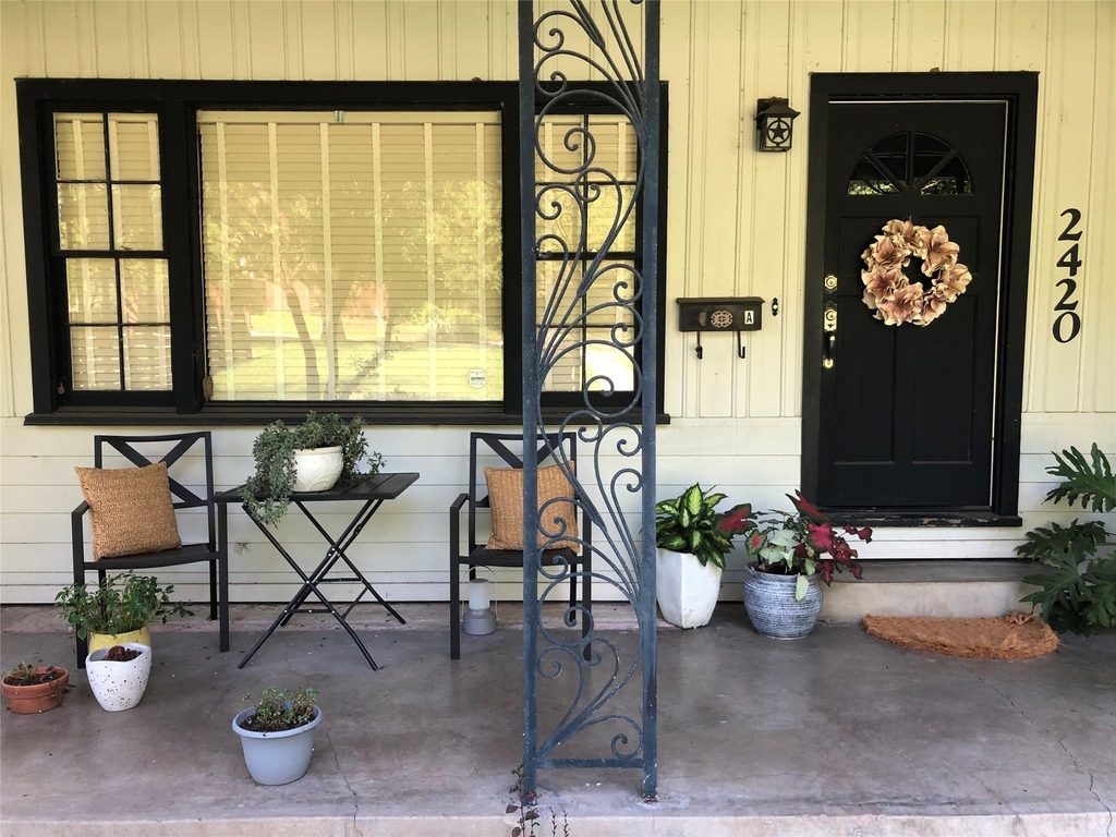 2420 Hartford Rd - Photo 1