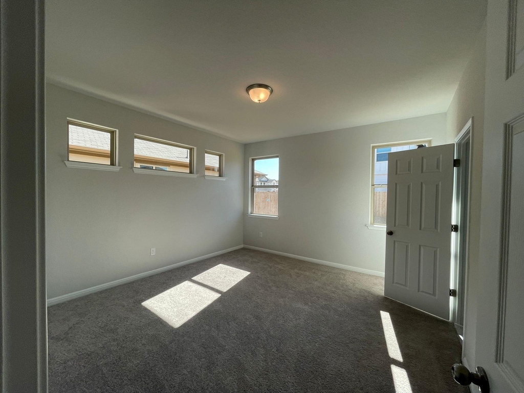 105 Durmont Pass - Photo 8