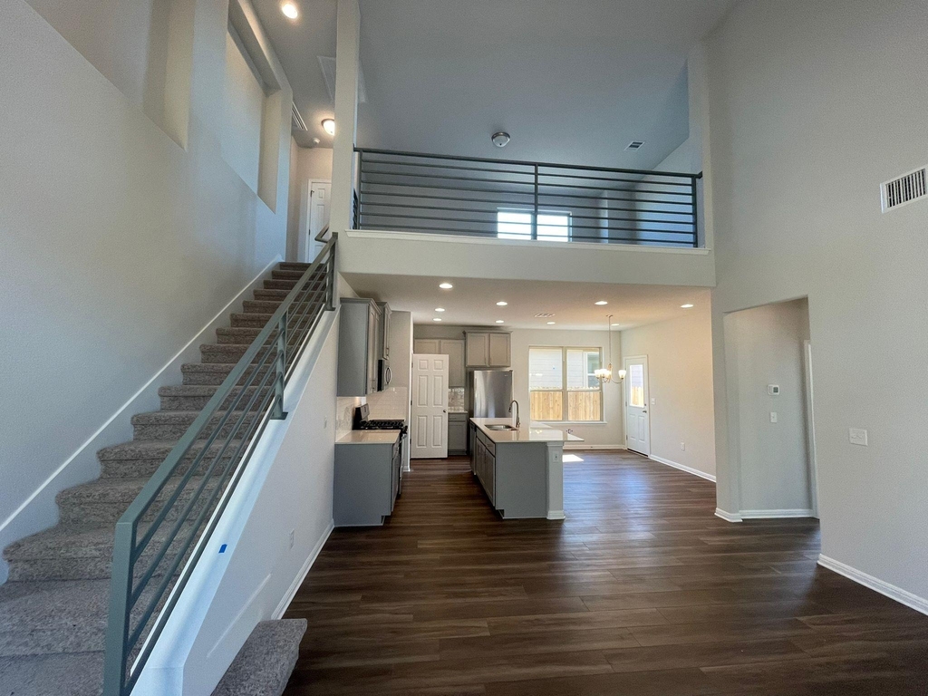 105 Durmont Pass - Photo 4