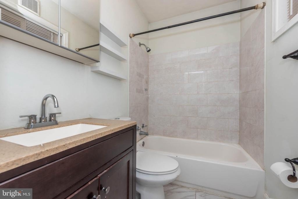 204 N Port Street - Photo 8