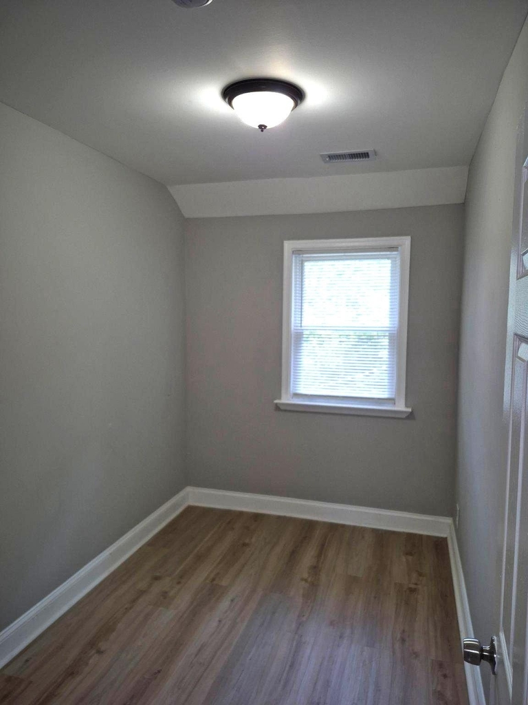 929 E 41st Street - Photo 8