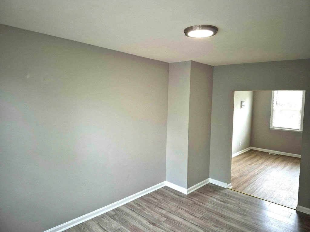 929 E 41st Street - Photo 4