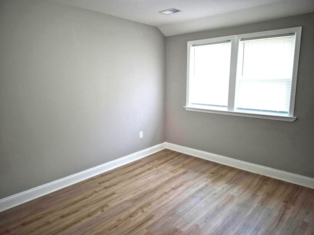 929 E 41st Street - Photo 7