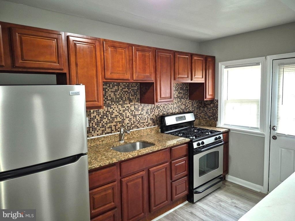 929 E 41st Street - Photo 2