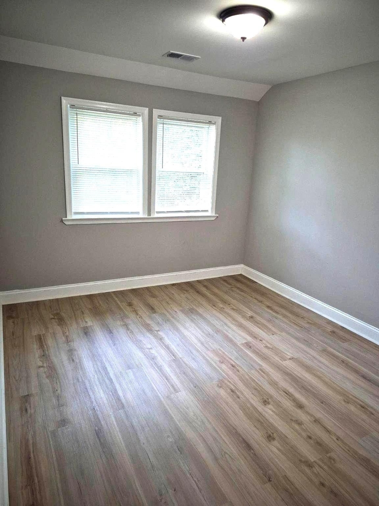 929 E 41st Street - Photo 3