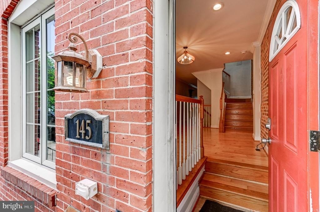 145 N Streeper Street - Photo 2