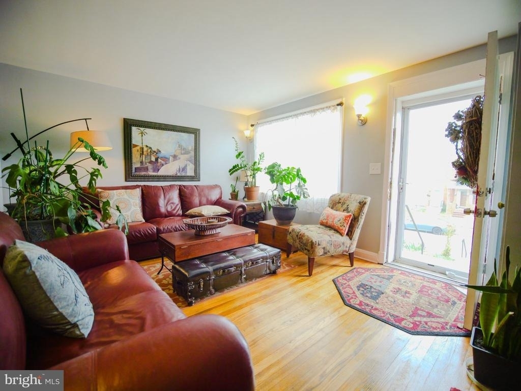 4011 Balfern Avenue - Photo 1