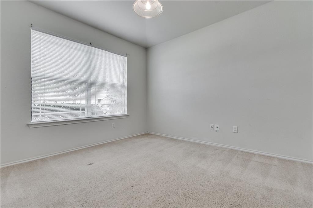 602 Golden Gate Dr - Photo 9