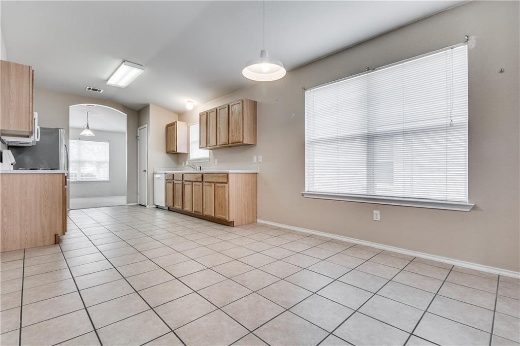 602 Golden Gate Dr - Photo 5