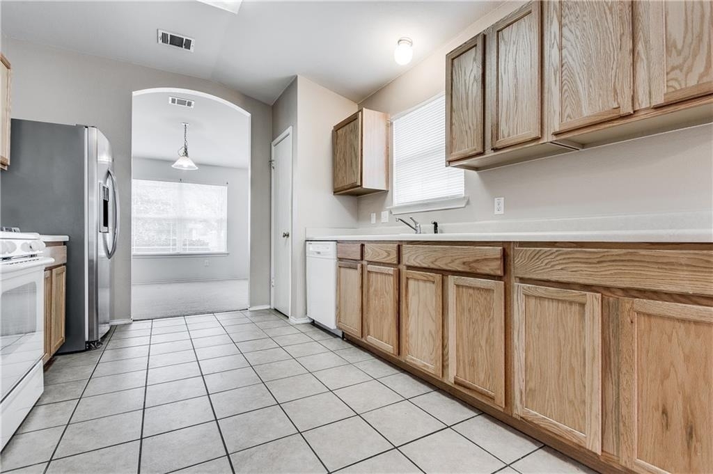 602 Golden Gate Dr - Photo 0