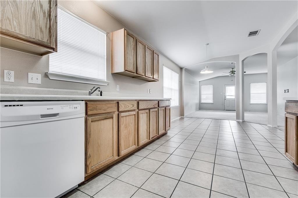 602 Golden Gate Dr - Photo 3