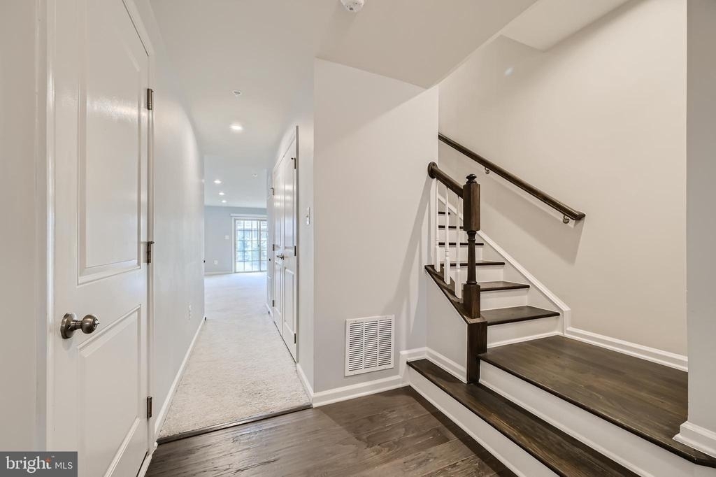 2911 Stagg Lane - Photo 2