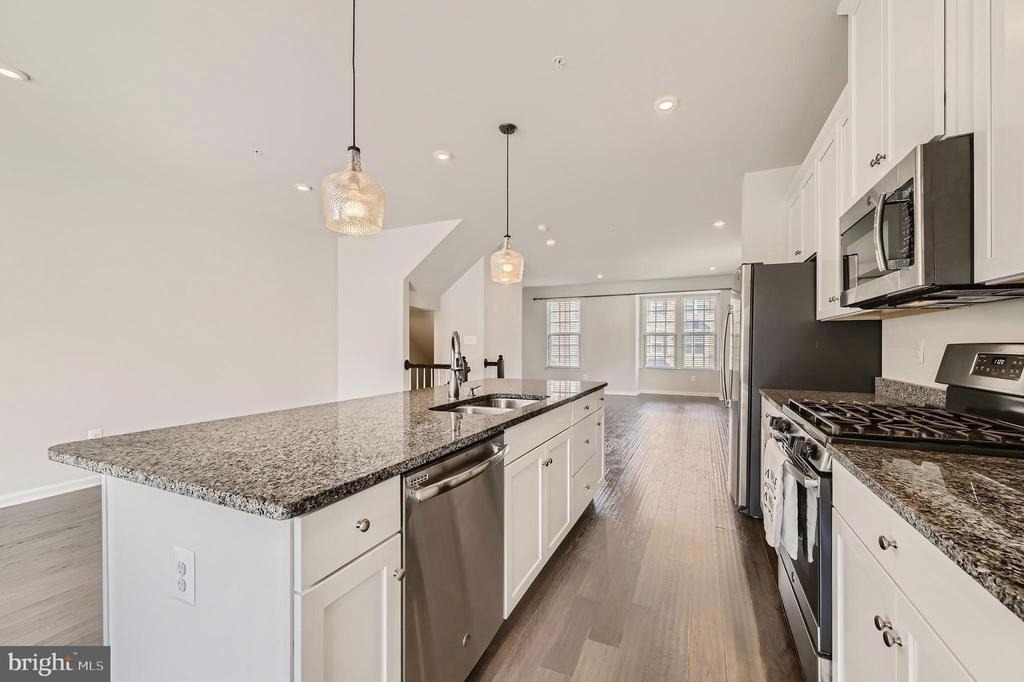 2911 Stagg Lane - Photo 10