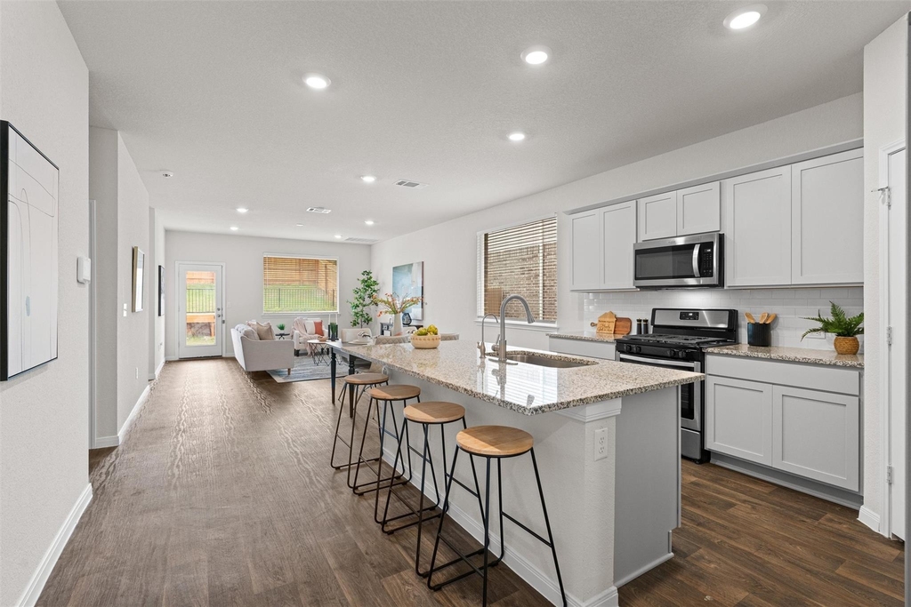 228 Brooklyn Dr - Photo 3