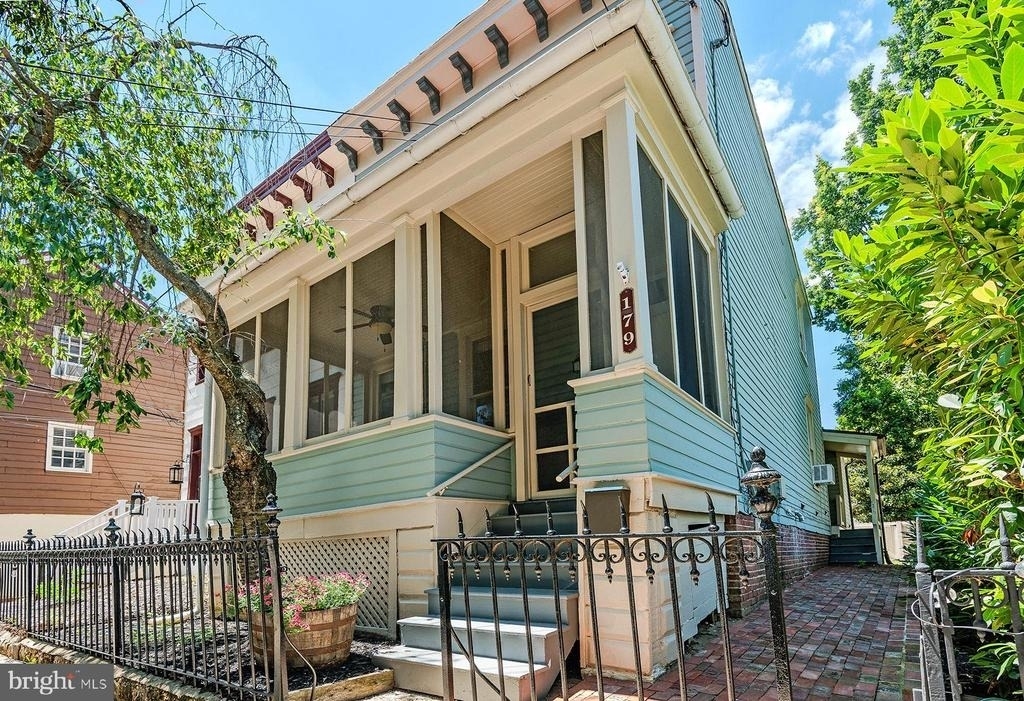 179 Green Street - Photo 1
