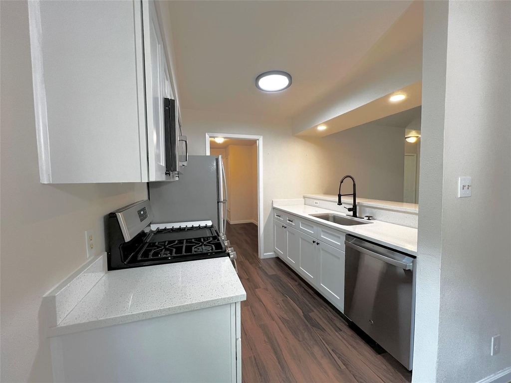 10711 Lanshire Dr - Photo 4
