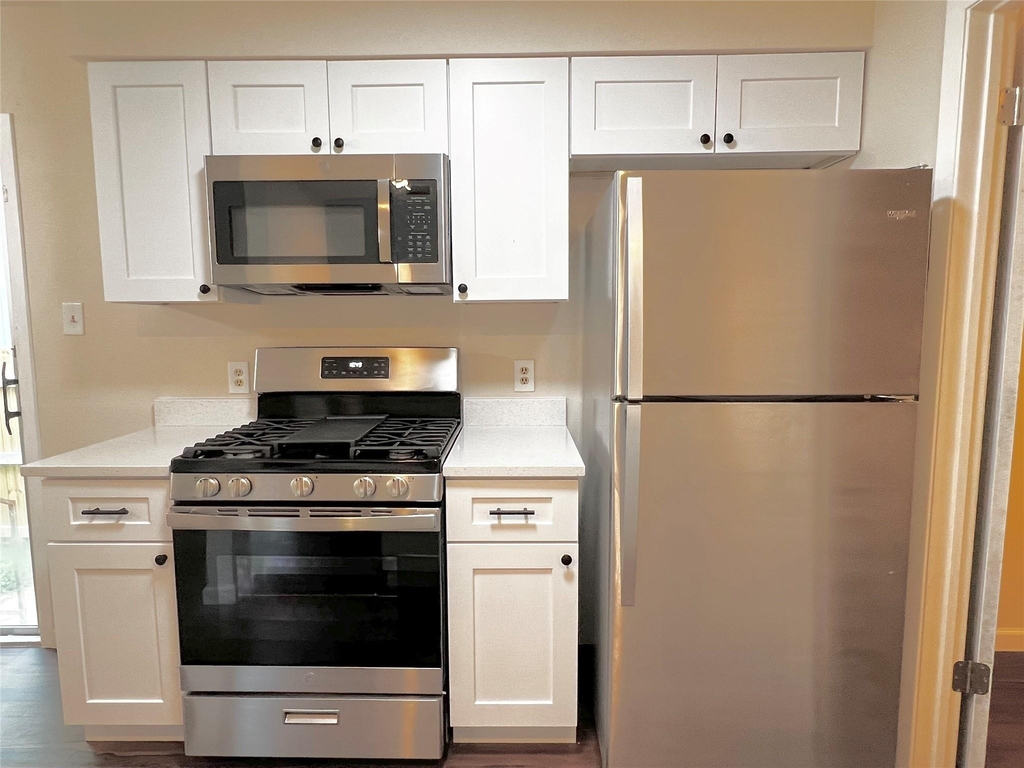 10711 Lanshire Dr - Photo 5