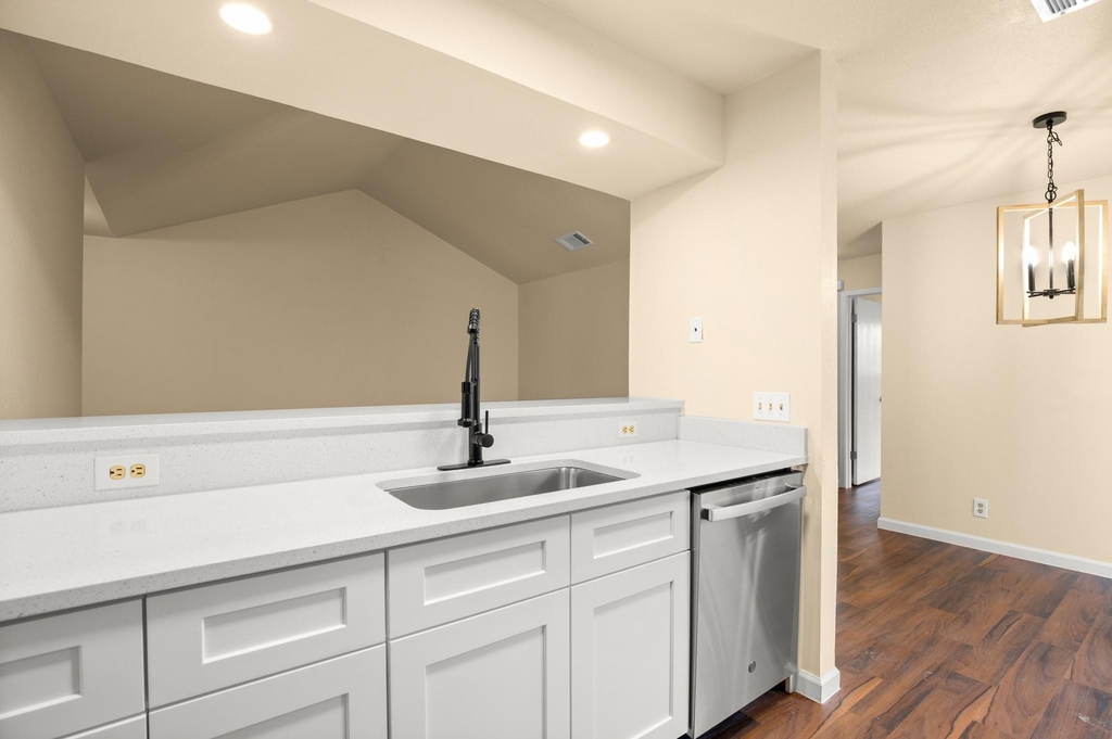 10711 Lanshire Dr - Photo 6