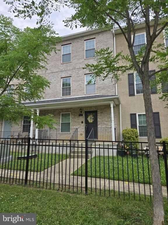 321 5th Avenue - Photo 0