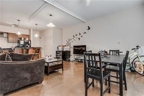 711 W 26th St - Photo 2