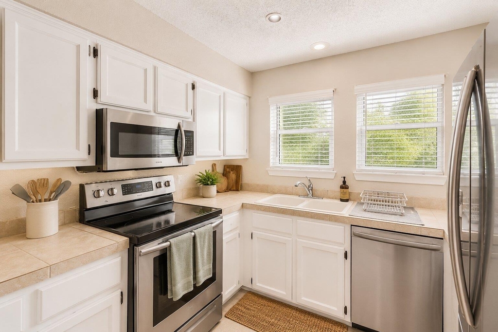 1404 Norwalk Ln - Photo 3