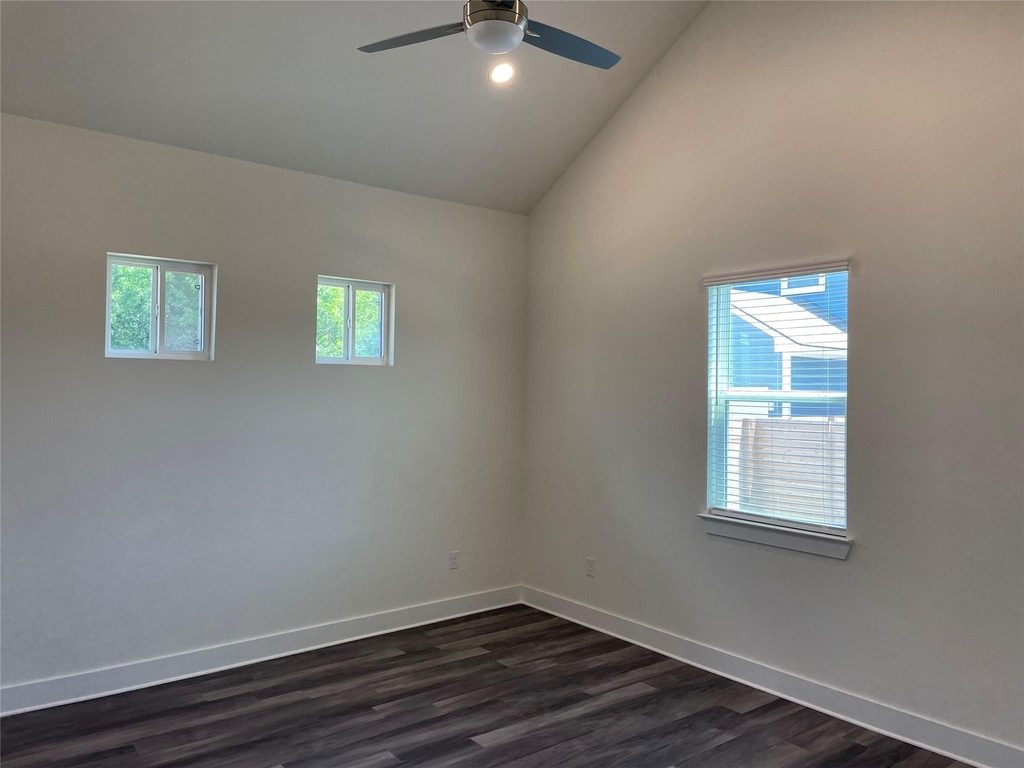 6901 Carver Ave - Photo 10