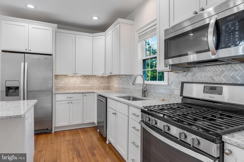 4226 Ellicott Street Nw - Photo 9