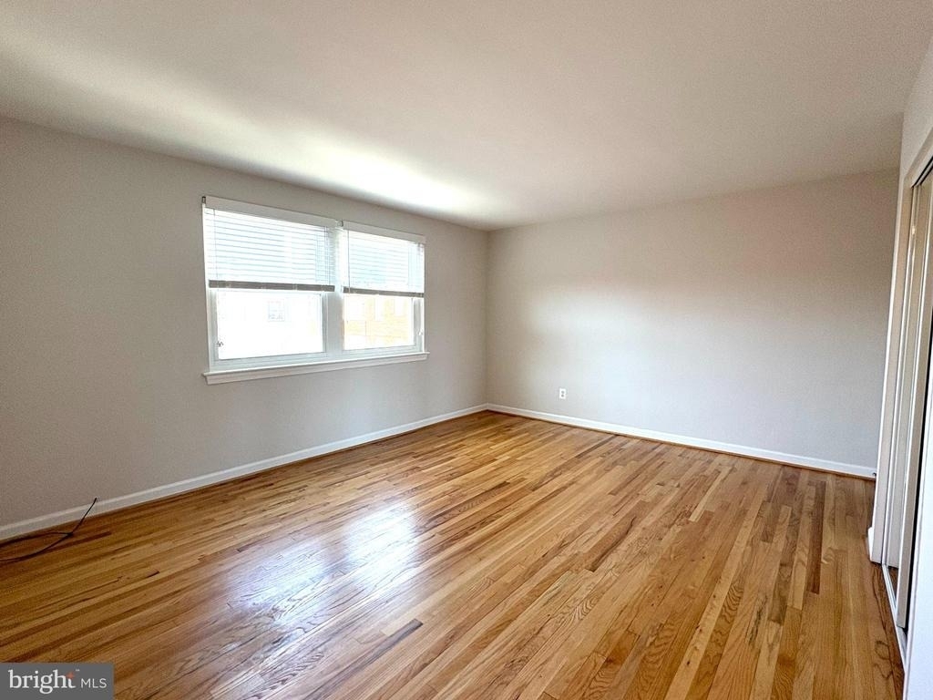 1627 Massachusetts Avenue Se - Photo 2