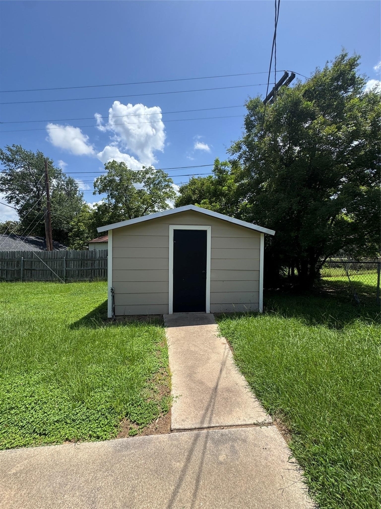 2004 Brazos Ave - Photo 10