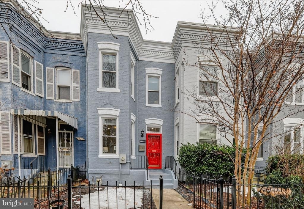 1221 I Street Ne - Photo 0