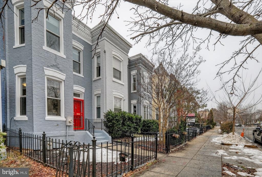 1221 I Street Ne - Photo 2