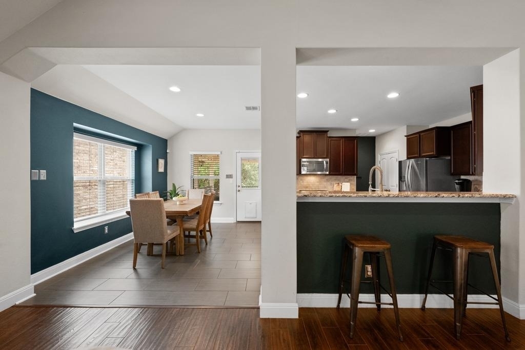18404 Deleon Bayou Ln - Photo 4