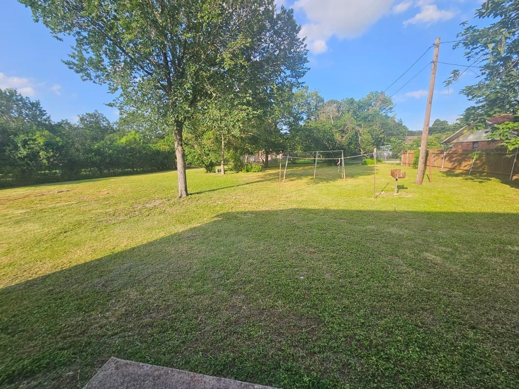 606 Trinity St - Photo 21