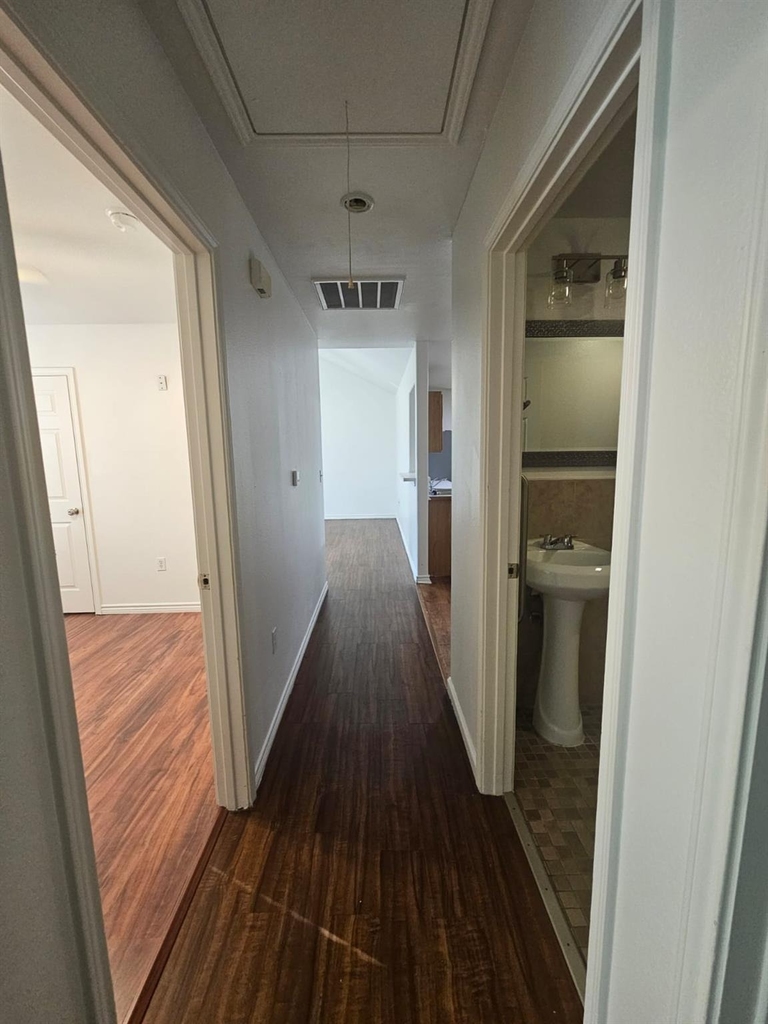 606 Trinity St - Photo 18