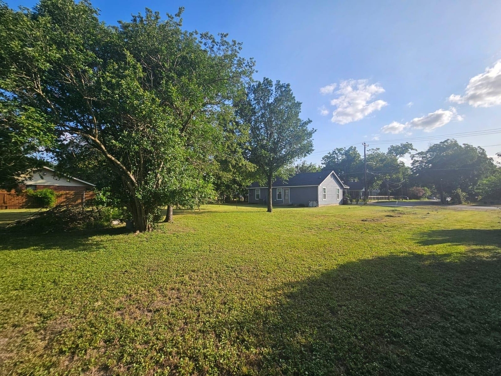 606 Trinity St - Photo 22