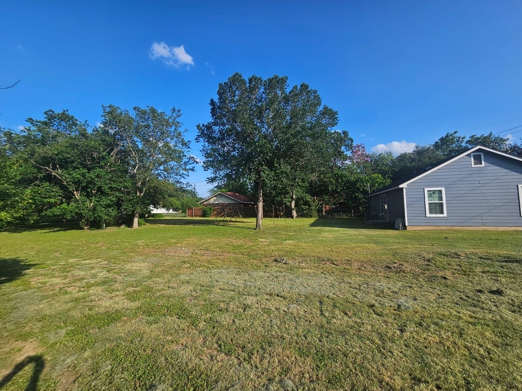 606 Trinity St - Photo 19