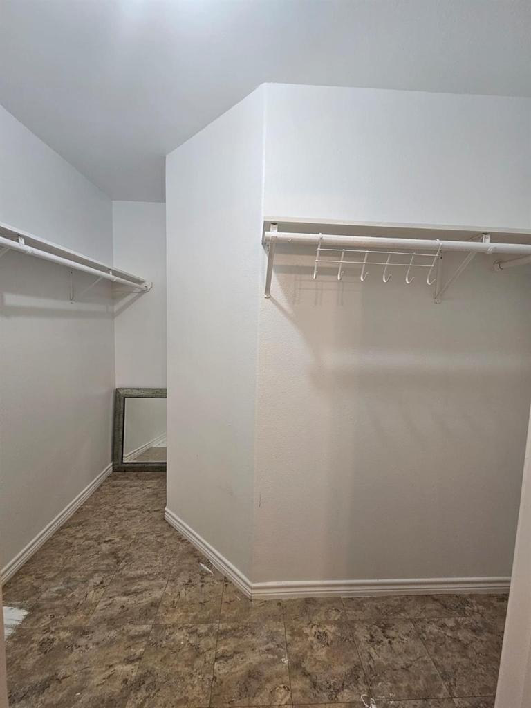 606 Trinity St - Photo 15