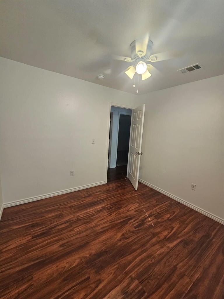 606 Trinity St - Photo 13