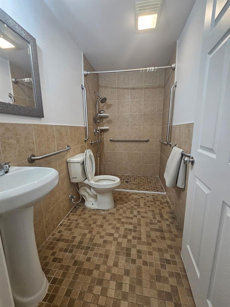 606 Trinity St - Photo 10