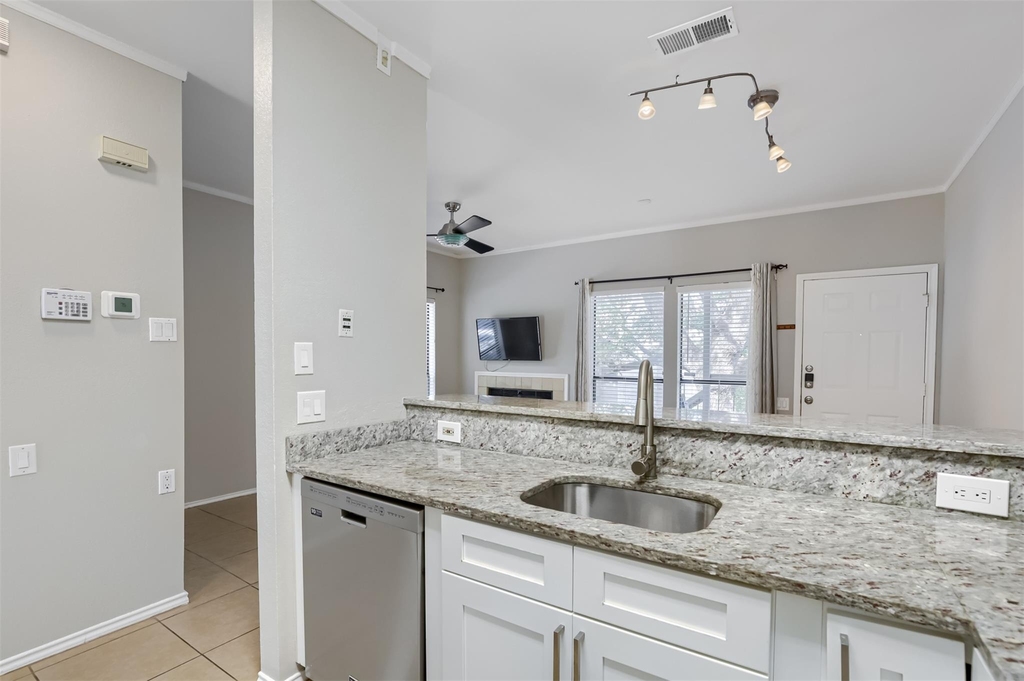 802 S 1st St - Photo 5