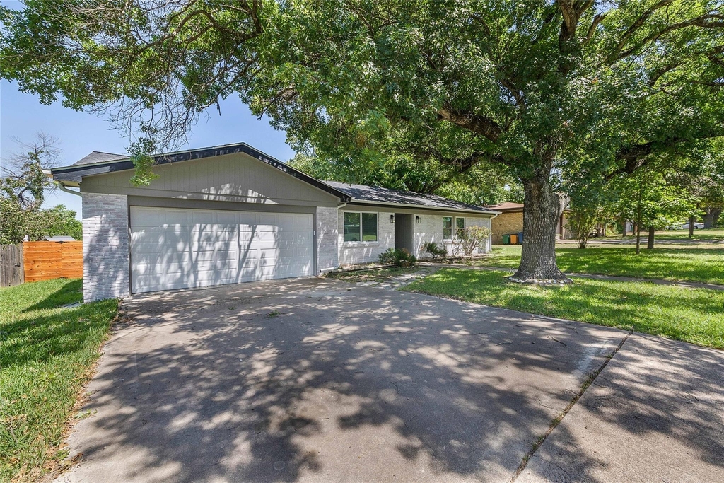 11603 Oak Trl - Photo 1