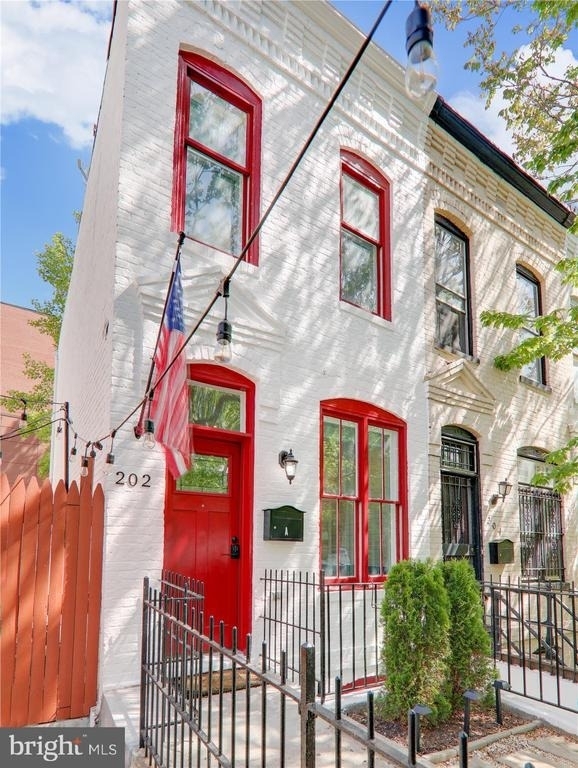202 F Street Ne - Photo 1