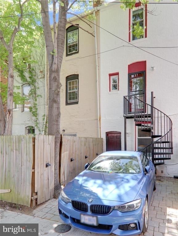 202 F Street Ne - Photo 10